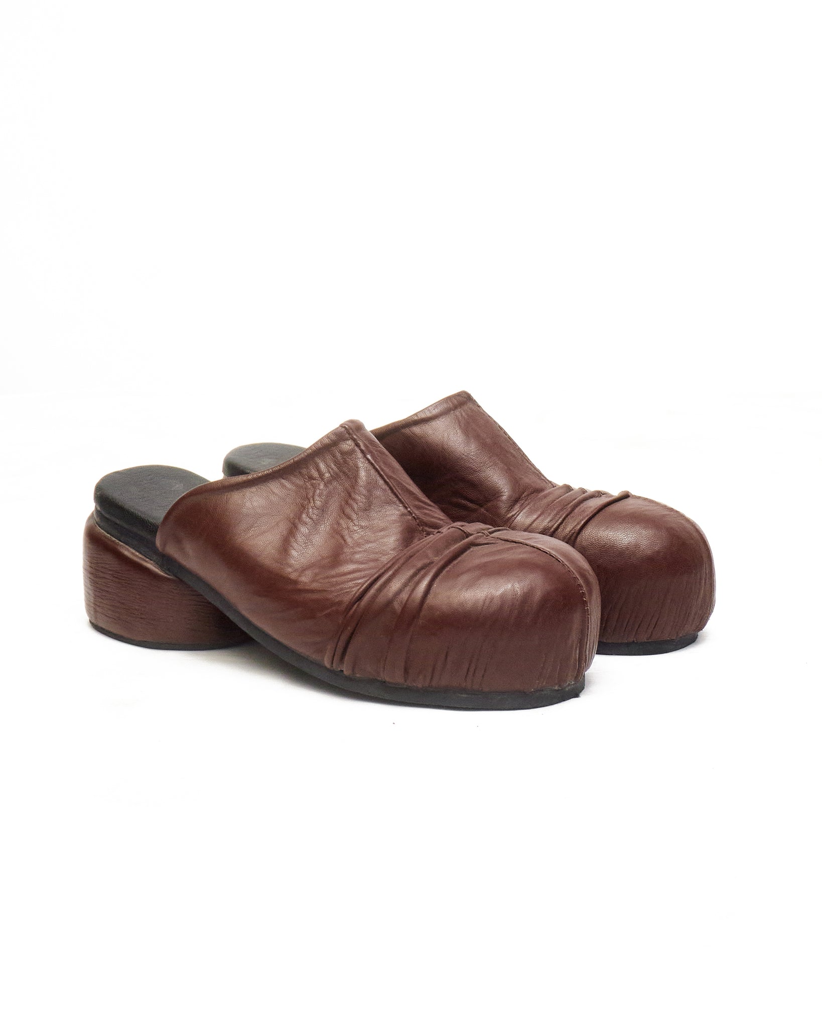 IAMISIGO LEATHER CLOGS