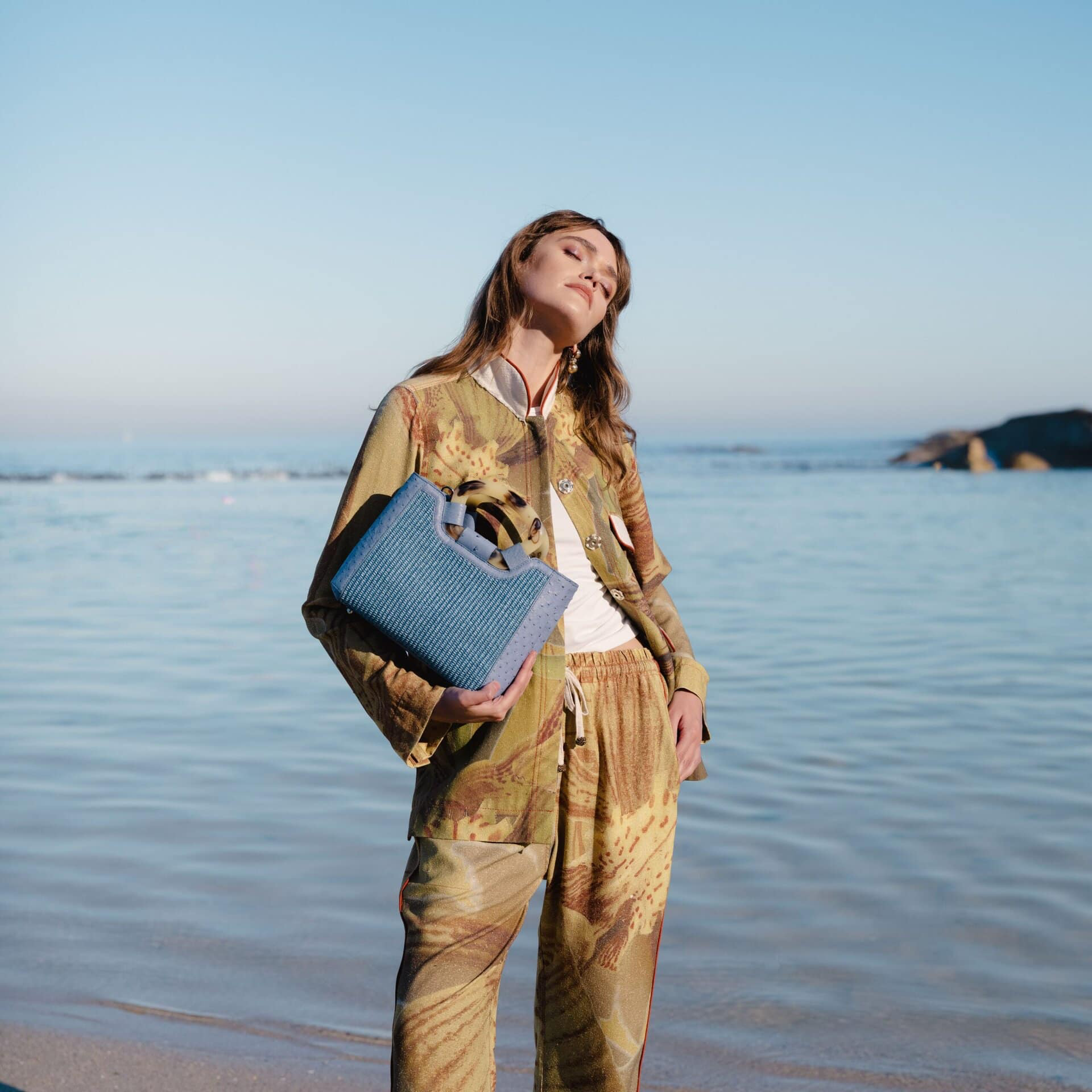 MEDIUM KAI OSTRICH ASTRALE RAFFIA