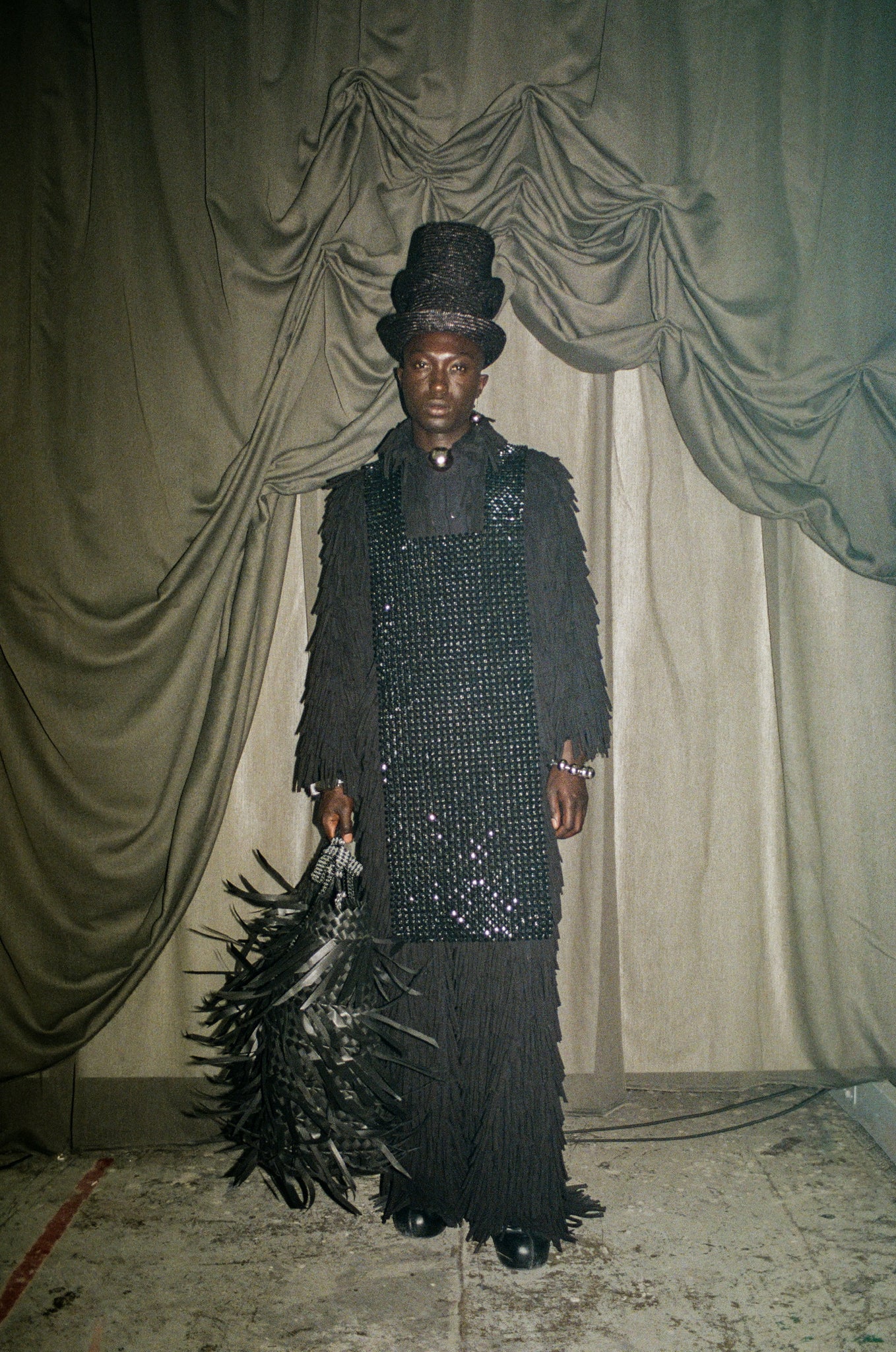 BLACK TROUSER WITH T-SHIRT RUFFLE